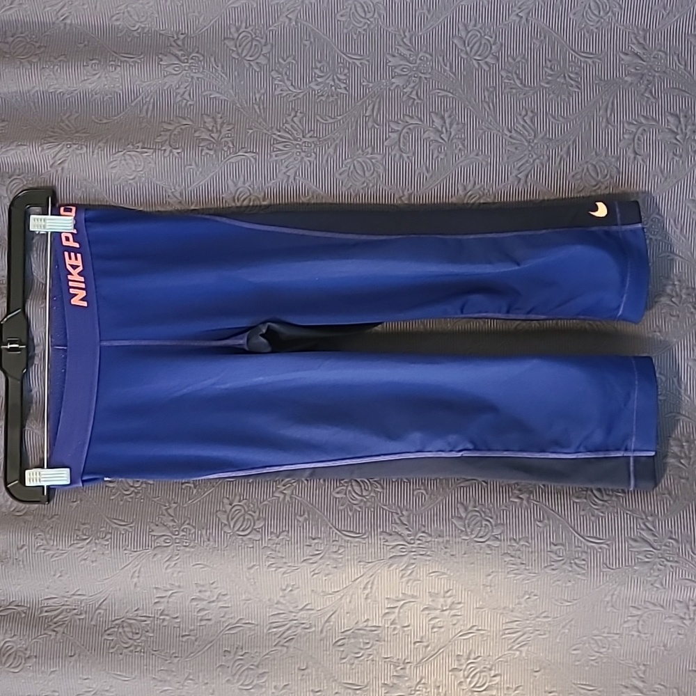 🌸 Nike Pro Dri-Fit Workout Capris, Small